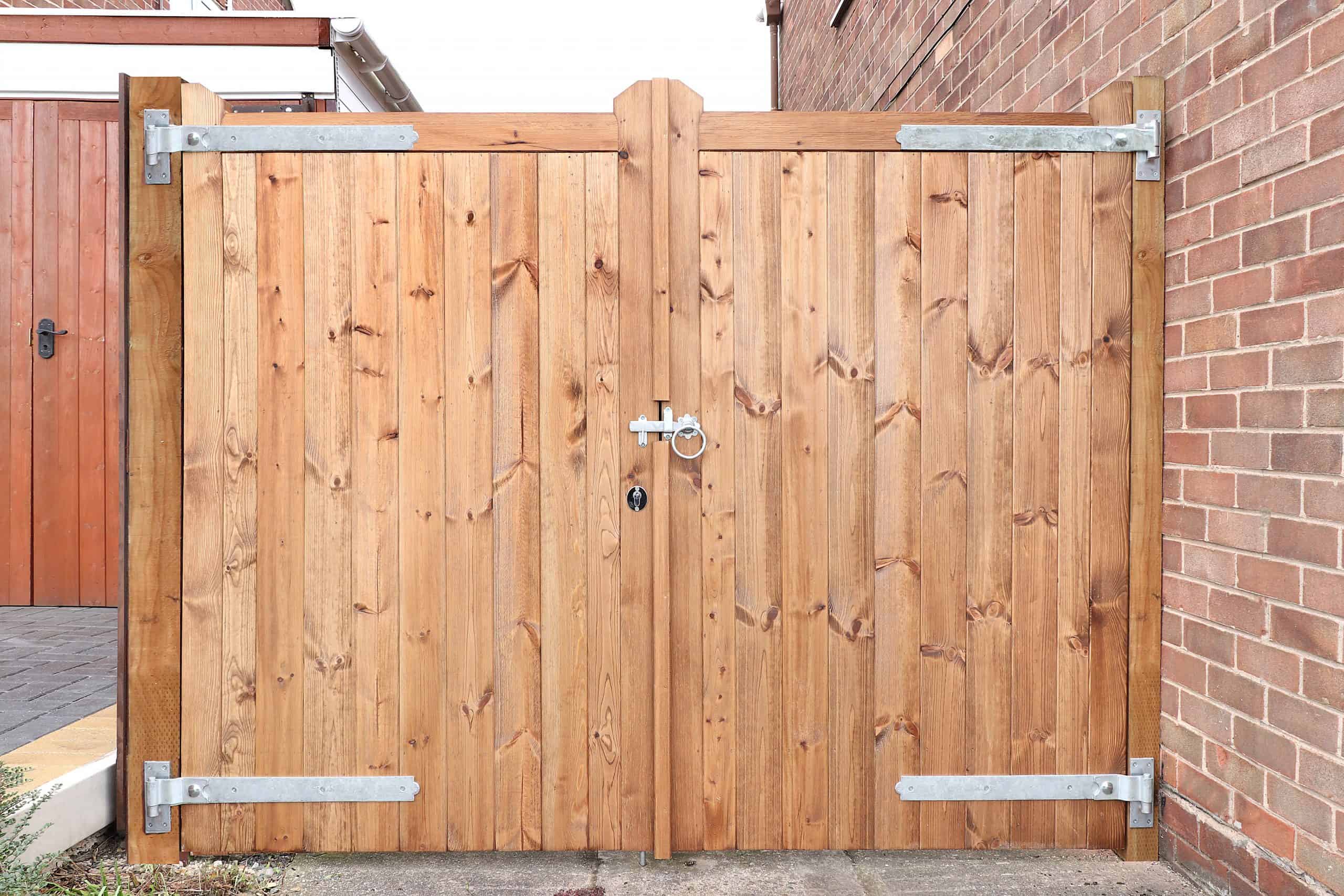 Two shop door gate