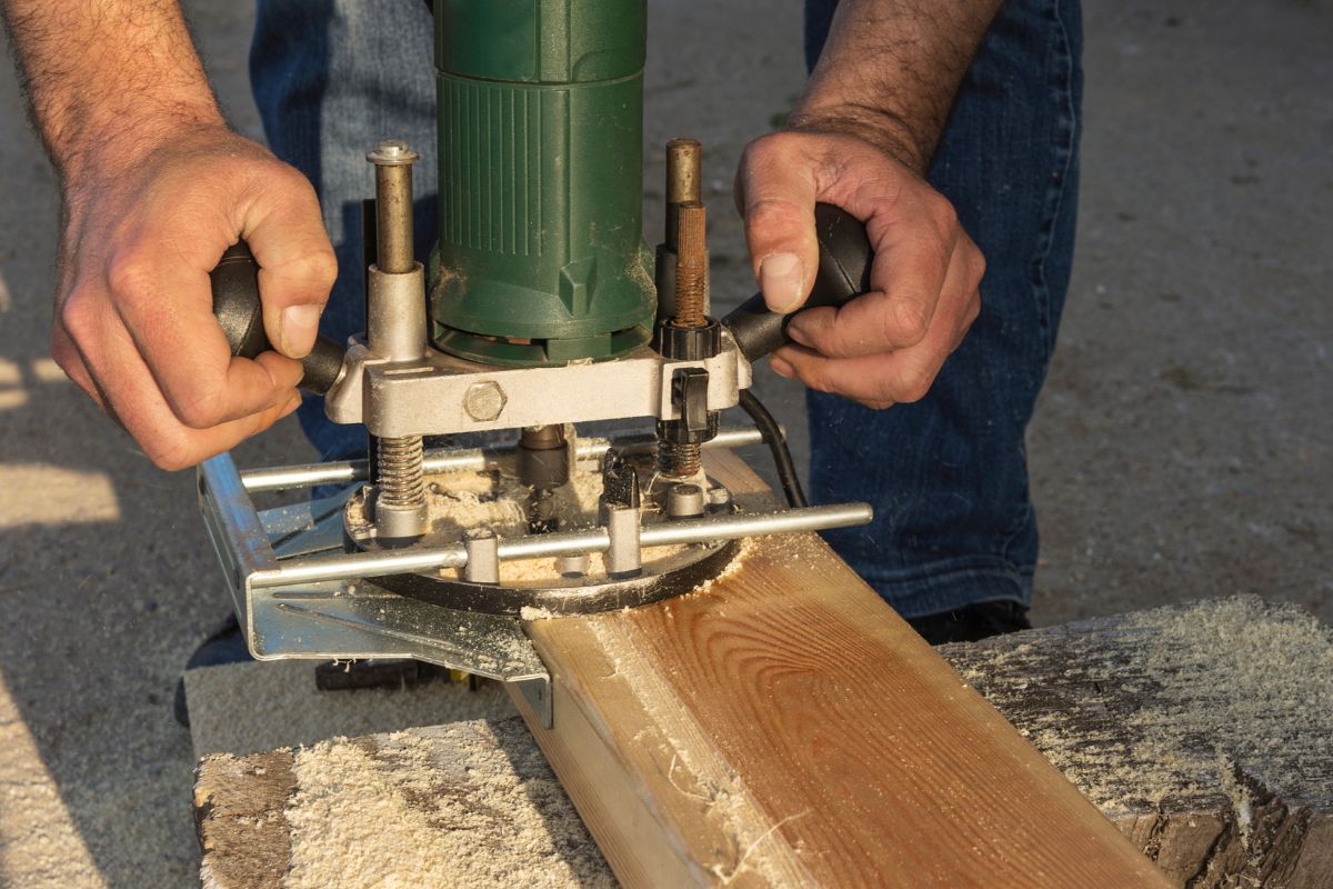 Using a router to deals cut wood