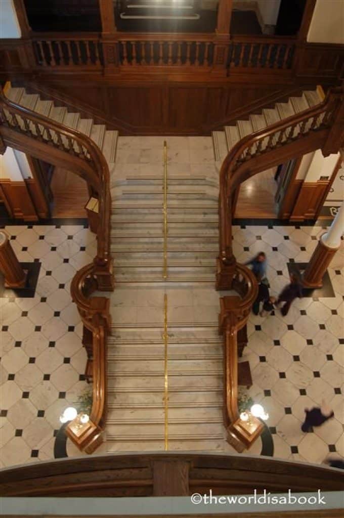 Mesmerizing Luxury Stairs in Thousand Islands