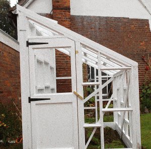 Glasshouse Plans : Hang the Door