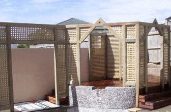 A walk-thru trellis (lattice) screen