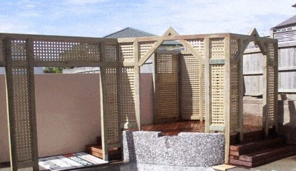 A walk-thru trellis (lattice) screen