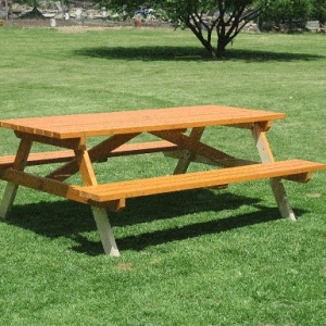 Traditional picnic table